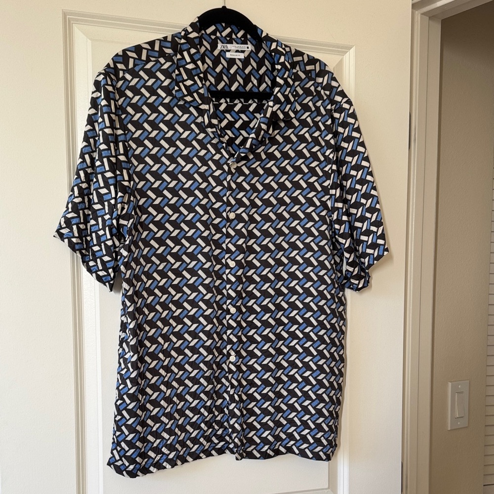 Zara Men's Blue and White Geometric Shirt